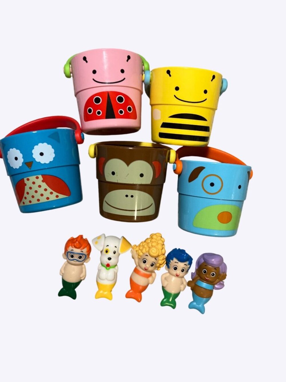 Skip Hop Zoo Stack and Pour Buckets with Bubble Guppies Puppets Bath Toys